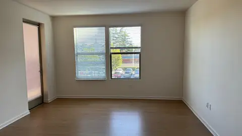Pièce vide d’un appartement, prête pour l’état des lieux